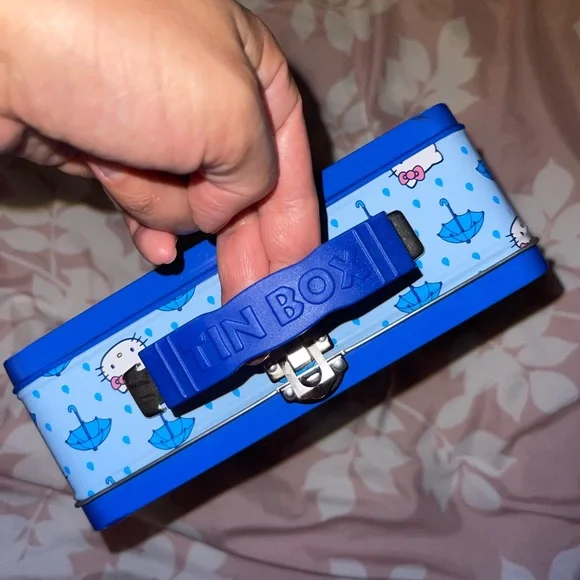 Hello Kitty Lunch Box with Umbrella Design 2007 Sanrio - Picture 3 of 7